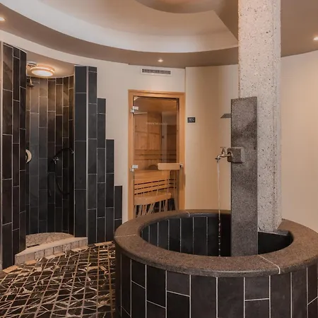 Miaflor Familien- & Aktivresort 酒店 4*