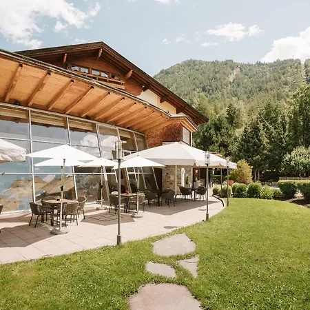 Miaflor Familien-&aktivresort Hotel Ried im Oberinntal