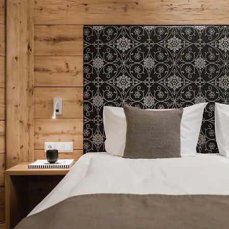 Miaflor Familien- & Aktivresort 酒店 4*