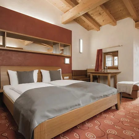 Miaflor Familien- & Aktivresort 酒店 4*