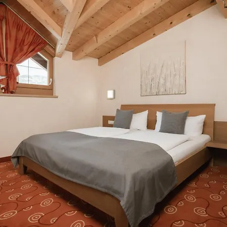 Miaflor Familien- & Aktivresort Szálloda 4*