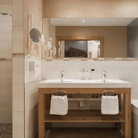 Hotel Miaflor Familien- & Aktivresort Ried im Oberinntal